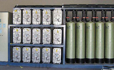 半導體、集成電路芯片及封裝、液晶顯示、高精度線路板、光電器件、各種電子器件、微電子工業(yè)、大規(guī)模、超大規(guī)模集成電路需用大量的純水、高純水、超純水清洗半成品、成品。集成電路的集成度越高，線寬越窄，對水質的要求也越高。目前我國電子工業(yè)部把電子級水質技術分為五個行業(yè)等級，分別為18MΩ.cm、15MΩ.cm、10MΩ.cm、2MΩ.c
