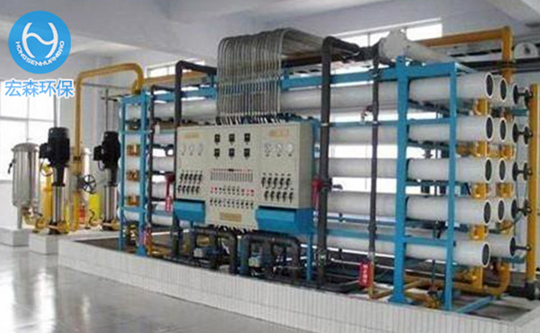 電去離子(Electrodeionization 簡稱EDI)是將電滲析膜分離技術(shù)與離子交換技術(shù)有機地結(jié)合起來的一種新的制備超純水(高純水)的技術(shù)，它利用電滲析過程中的極化現(xiàn)象對填充在淡水室中的離子交換樹脂進行電化學再生。